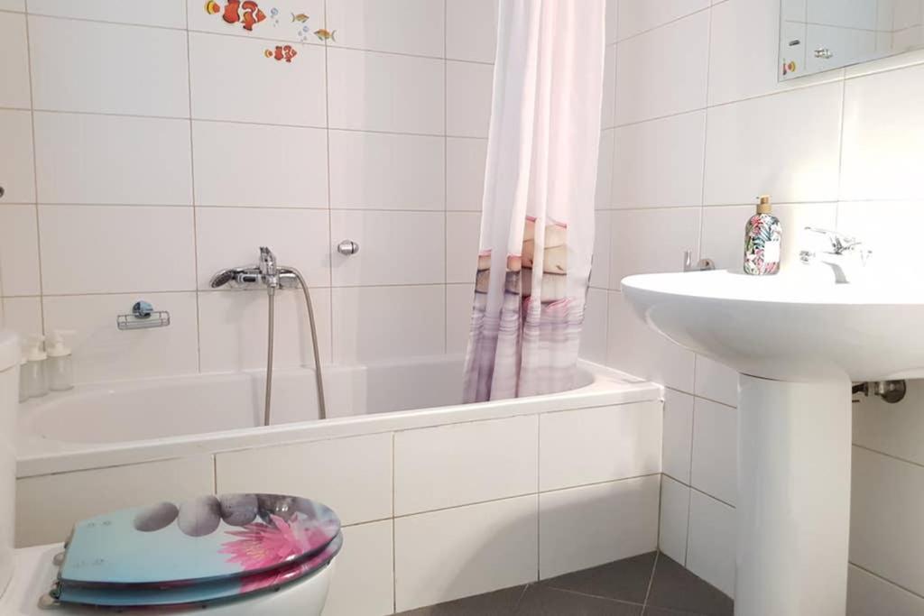 A Great Stay At A Comfortable Large Apartment Athen Eksteriør bilde